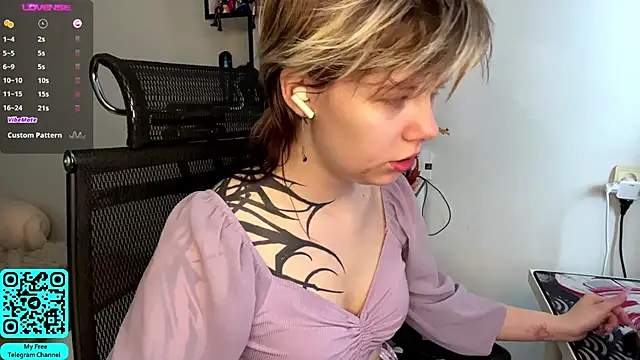 Snapshot of MadalynNosel chatting on 21, 4, 2026 MadalynNosel online show from 21, 4, 2026