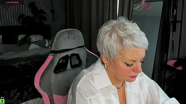 Linda Zef1r online show from 2, 5, 2026