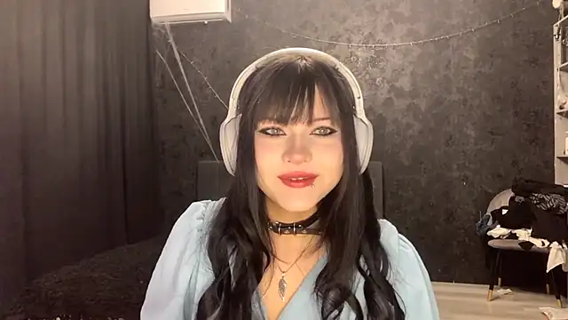 EmilyEmbears online show from 9, 4, 2026