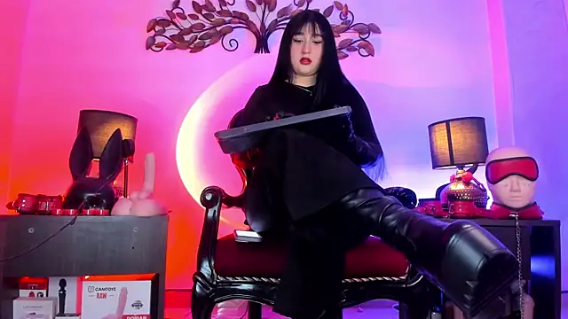 Snapshot of Madamedaphne_ chatting on 7, 7, 2026 Madamedaphne online show from 7, 7, 2026
