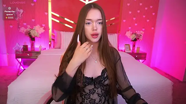 Snapshot of LunarDolly chatting on 21, 7, 2026 LunarDolly online show from 21, 7, 2026