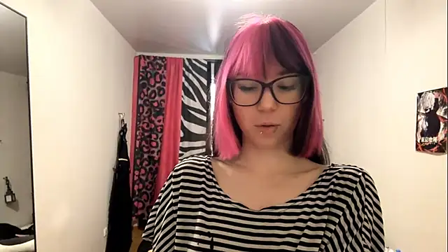 Snapshot of WifeAileen chatting on 7, 4, 2026 WifeAileen online show from 7, 4, 2026