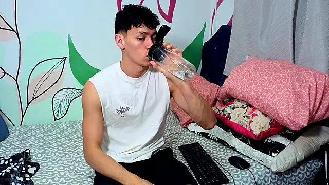 Snapshot of Myke_sexy chatting on 8, 5, 2026 Myke sexy online show from 8, 5, 2026