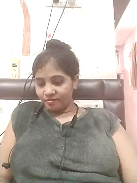 Snapshot of JiyaQueen26 chatting on 6, 4, 2026 JiyaQueen26 online show from 6, 4, 2026