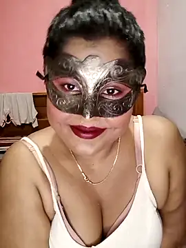 Snapshot of Maskedcurves chatting on 7, 5, 2026 Maskedcurves online show from 7, 5, 2026