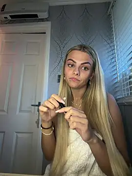 Snapshot of Alysse chatting on 21, 4, 2026 Alysse online show from 21, 4, 2026