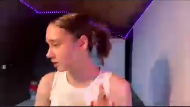 CoreenGau online show from 15, 4, 2026