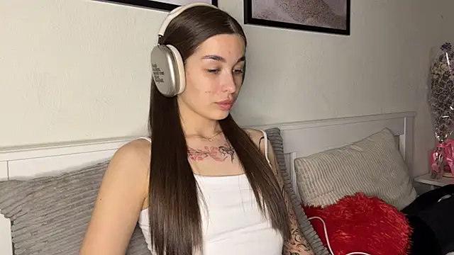 Snapshot of NoBurtenGirl chatting on 3, 4, 2026 NoBurtenGirl online show from 3, 4, 2026