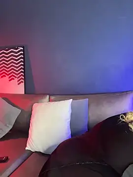 Snapshot of EvangelineLove_ chatting on 7, 4, 2026 EvangelineLove online show from 7, 4, 2026