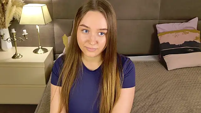 Snapshot of flora_glow chatting on 6, 4, 2026 flora glow online show from 6, 4, 2026