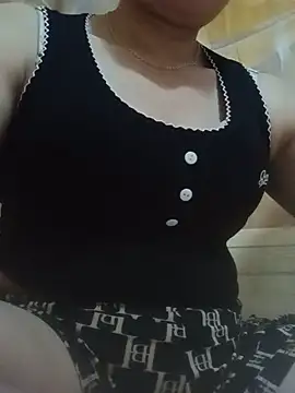 Snapshot of -Luni- chatting on 17, 5, 2026 -Luni- online show from 17, 5, 2026
