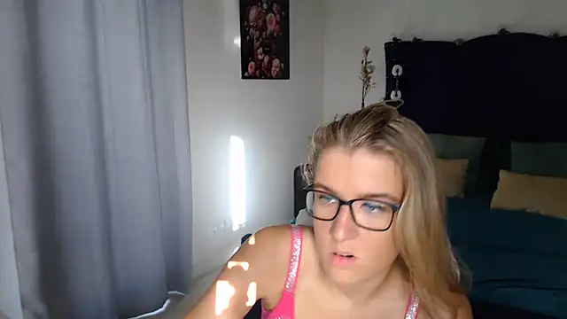 Snapshot of Yennyloves chatting on 22, 7, 2026 Yennyloves online show from 22, 7, 2026