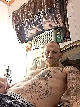 Snapshot of travisrwade chatting on 13, 4, 2026 travisrwade online show from 13, 4, 2026