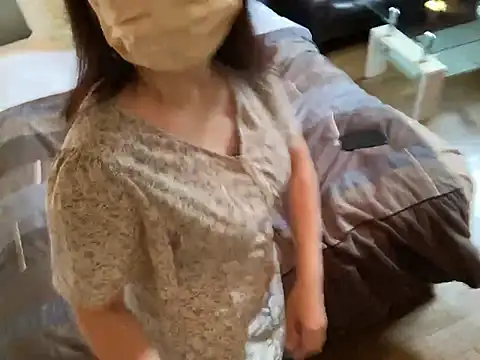 Snapshot of lemonade_madame chatting on 10, 4, 2026 lemonade madame online show from 10, 4, 2026