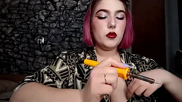 Snapshot of E_thie chatting on 21, 4, 2026 E thie online show from 21, 4, 2026