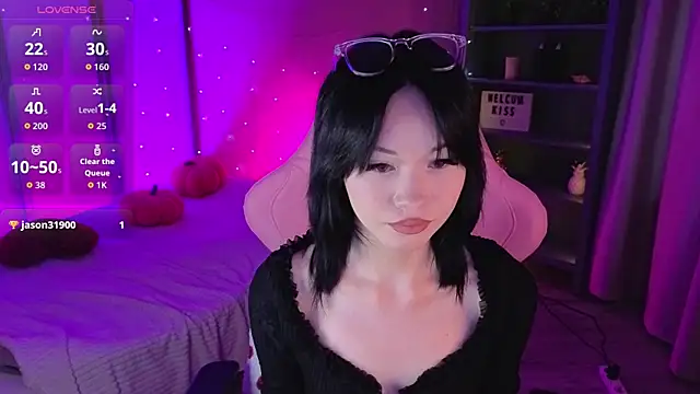 LilySparkls online show from 30, 4, 2026