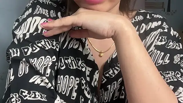 Snapshot of Rossy_x2 chatting on 4, 4, 2026 Rossy x2 online show from 4, 4, 2026