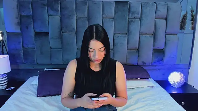 Ashly bloom  online show from 22, 4, 2026