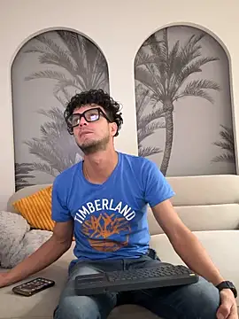 Snapshot of dexterlab_be chatting on 7, 4, 2026 dexterlab be online show from 7, 4, 2026