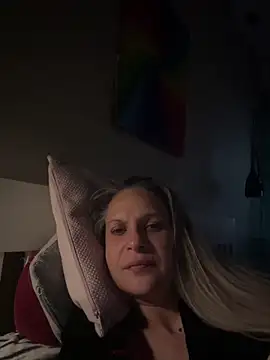 Snapshot of SweetLilTrouble chatting on 5, 4, 2026 SweetLilTrouble online show from 5, 4, 2026