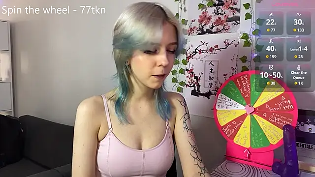 Snapshot of LunaBless chatting on 4, 6, 2026 LunaBless online show from 4, 6, 2026