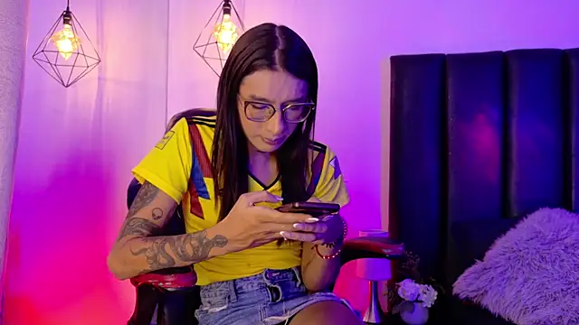 Maddie Ray online show from 28, 6, 2026