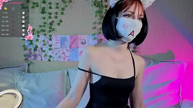 LunaNyanmi online show from 15, 4, 2026