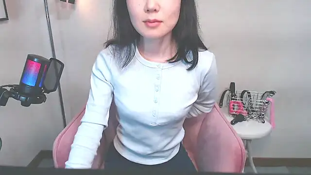 Snapshot of Miachan_01 chatting on 13, 4, 2026 Miachan 01 online show from 13, 4, 2026