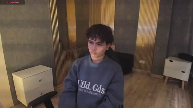 Snapshot of Elian_tay chatting on 6, 4, 2026 Elian tay online show from 6, 4, 2026