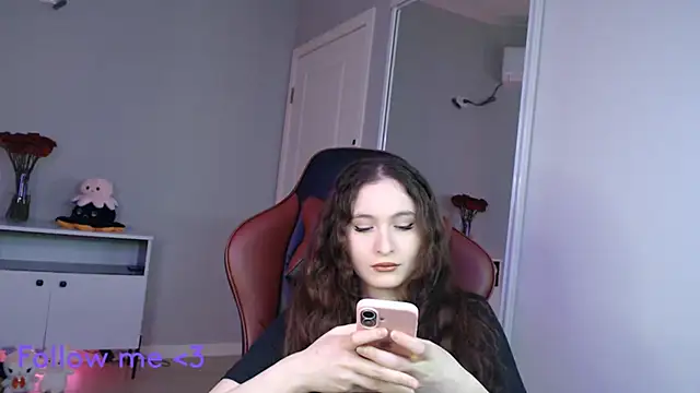 solitudebby online show from 10, 4, 2026