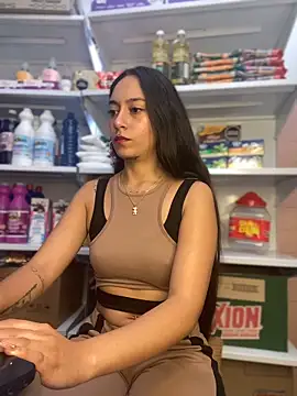 DulceLatinaxo online show from 17, 4, 2026
