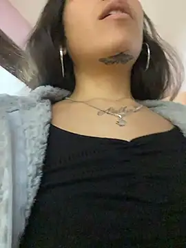 DulceLatinaxo online show from 4, 7, 2026