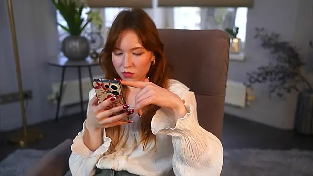 Snapshot of AvisKaplin chatting on 7, 4, 2026 AvisKaplin online show from 7, 4, 2026