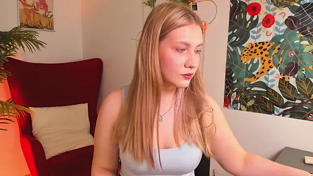 Snapshot of Emilicious chatting on 14, 4, 2026 Emilicious online show from 14, 4, 2026