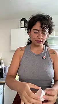 Snapshot of holaRosa chatting on 17, 5, 2026 holaRosa online show from 17, 5, 2026