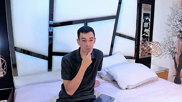 Lucie Mark online show from 10, 4, 2026