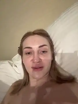 Snapshot of lovencat chatting on 7, 4, 2026 lovencat online show from 7, 4, 2026