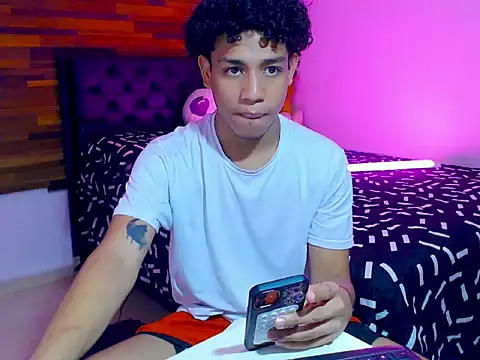 aarom  online show from 14, 4, 2026