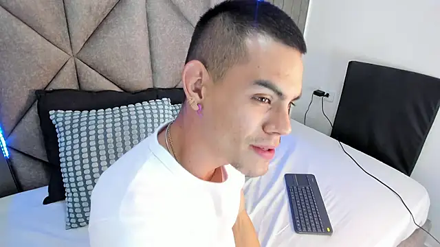 Snapshot of RomeoBoselli__ chatting on 10, 4, 2026 RomeoBoselli online show from 10, 4, 2026