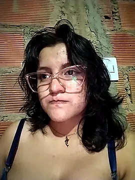 Snapshot of sienna_elara chatting on 8, 4, 2026 sienna elara online show from 8, 4, 2026