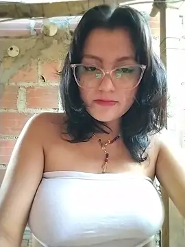 Snapshot of sienna_elara chatting on 27, 6, 2026 sienna elara online show from 27, 6, 2026