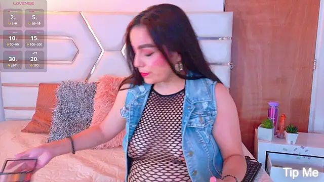miiaa collins  online show from 25, 5, 2026