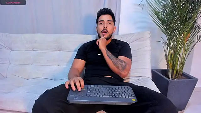 Snapshot of alangreek1 chatting on 5, 7, 2026 alangreek1 online show from 5, 7, 2026