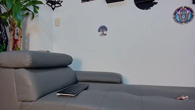 Snapshot of LunaBaxter_ chatting on 6, 5, 2026 LunaBaxter online show from 6, 5, 2026