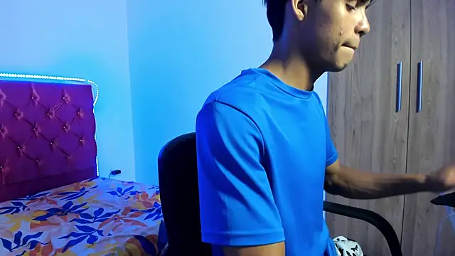 Snapshot of skinny_sam chatting on 10, 4, 2026 skinny sam online show from 10, 4, 2026