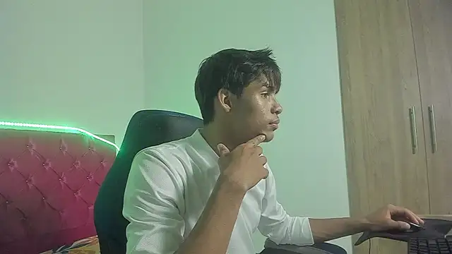 Snapshot of skinny_sam chatting on 23, 4, 2026 skinny sam online show from 23, 4, 2026