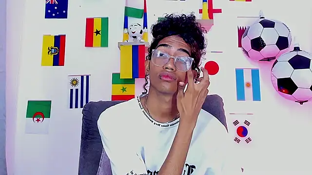 triiangel latinboy online show from 16, 7, 2026