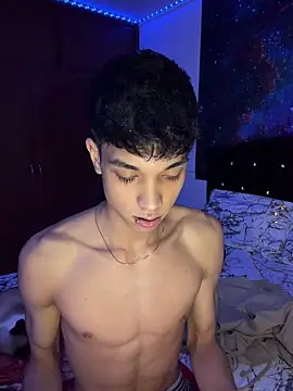 Snapshot of RoughDiamond_ chatting on 11, 4, 2026 RoughDiamond online show from 11, 4, 2026