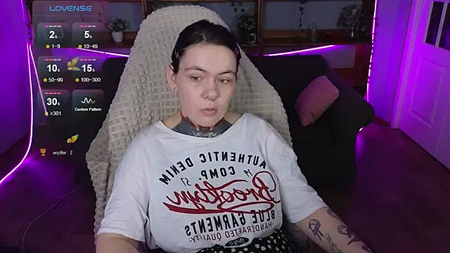 QwertyAnnie Lbo online show from 13, 4, 2026