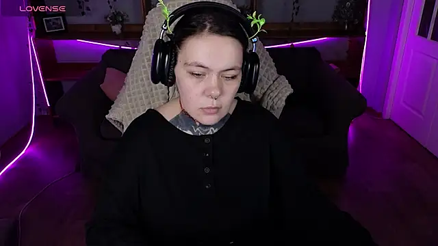 QwertyAnnie Lbo online show from 19, 4, 2026